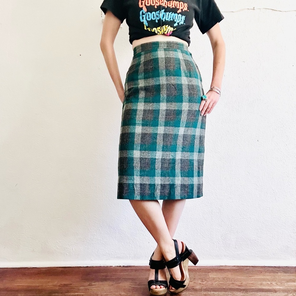 🔥SOLD🔥60s VTG Green Plaid Wool High Waisted Schoolgirl Sheath Midi Pencil Skirt